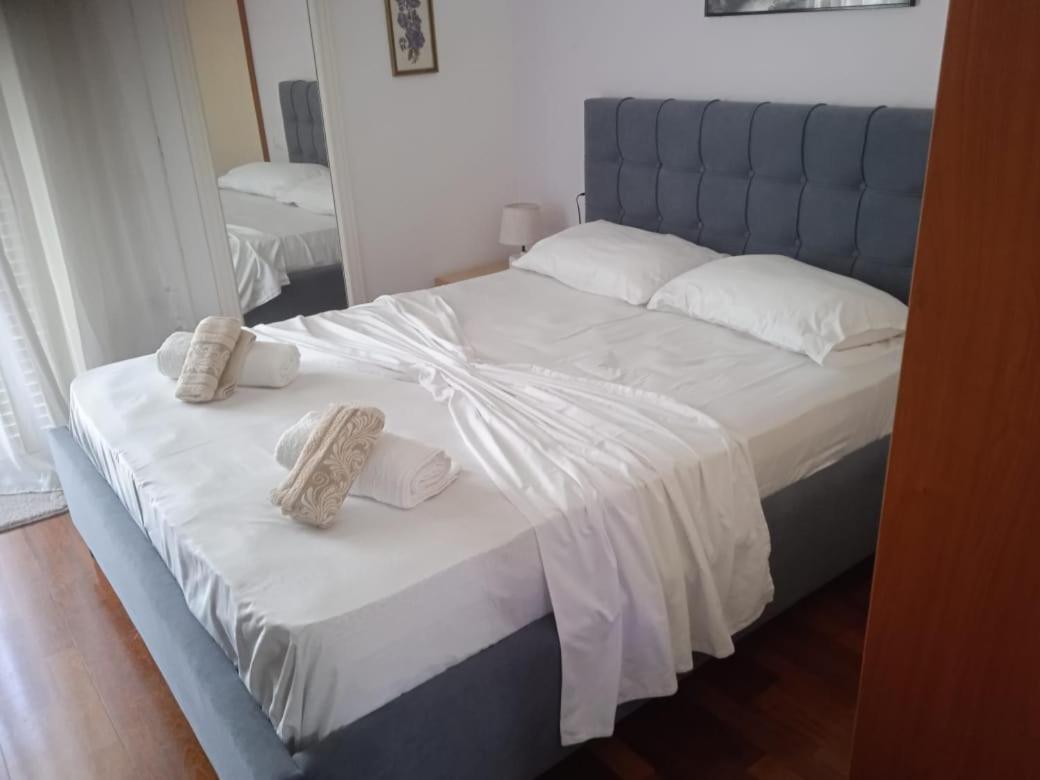 Vila N Dervishi Vlorë Buitenkant foto